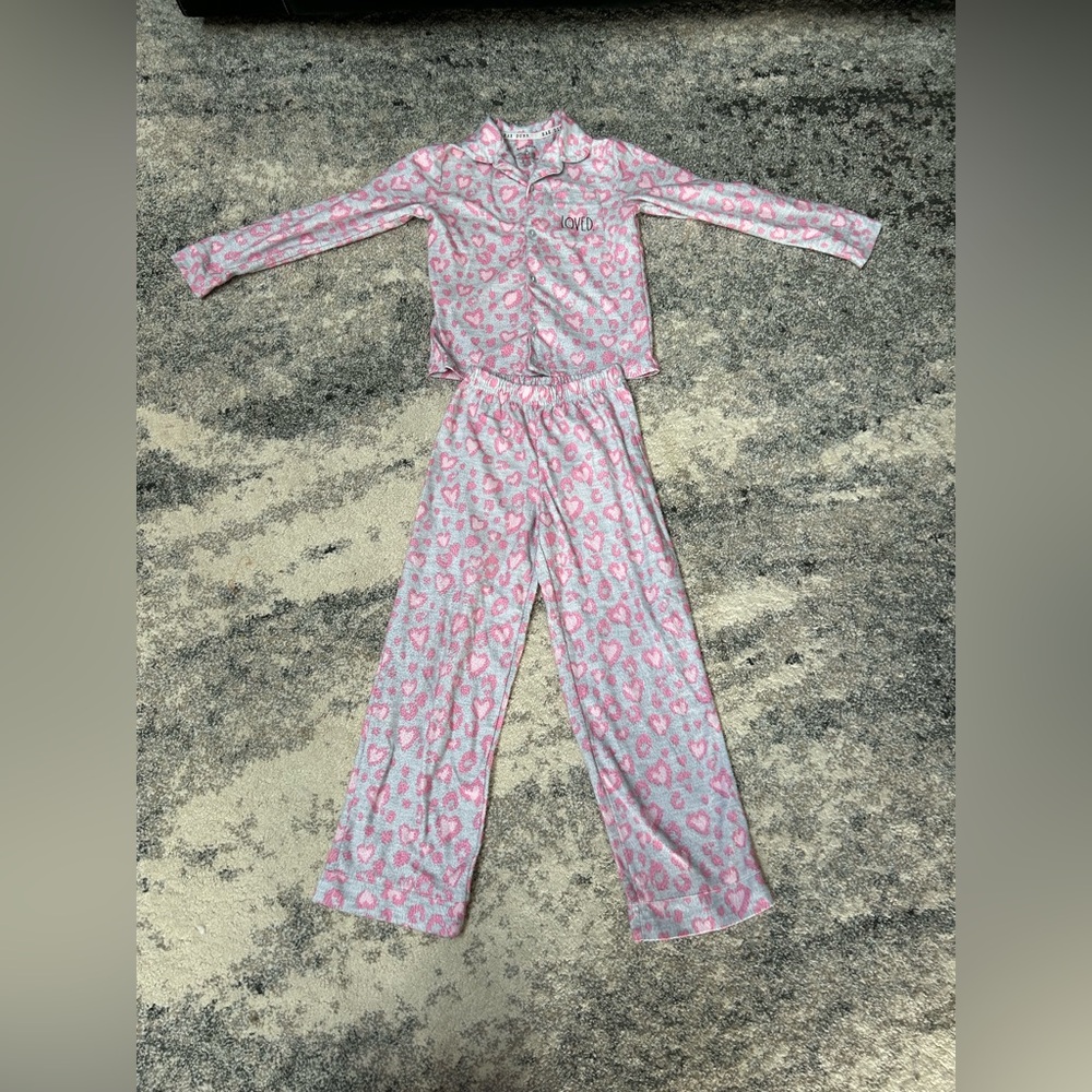Rae Dunn girls size s leopard print pajamas